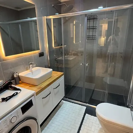 Daire Coastal Retreat With Pool And Balcony