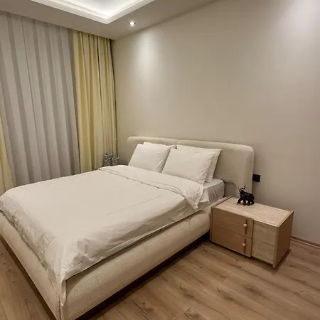 Daire Coastal Retreat With Pool And Balcony