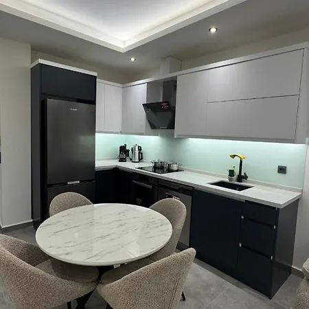 Coastal Retreat With Pool And Balcony * Alanya