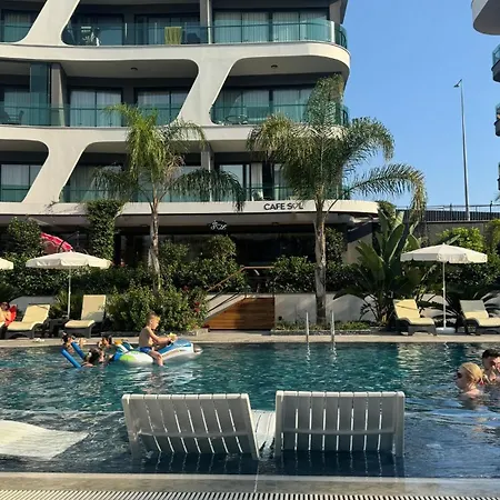 Coastal Retreat With Pool And Balcony Daire